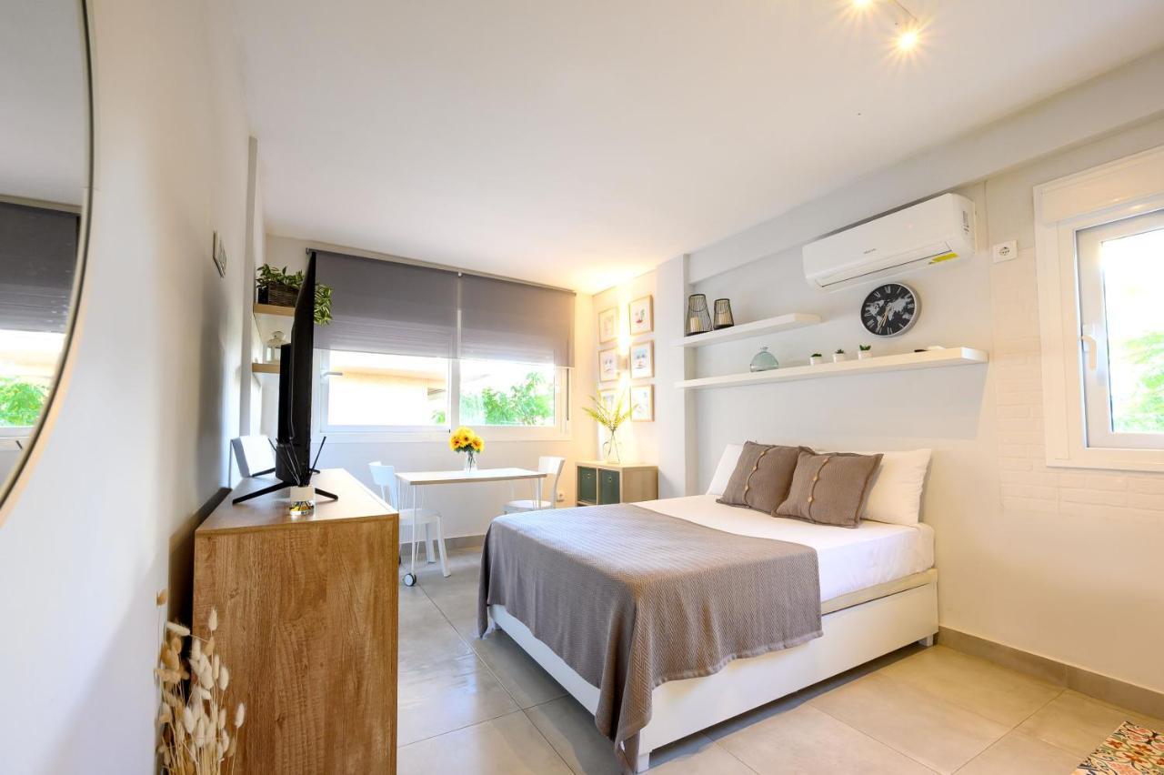 Studio, City Center By 10Tosea Фуeнхирола Екстериор снимка