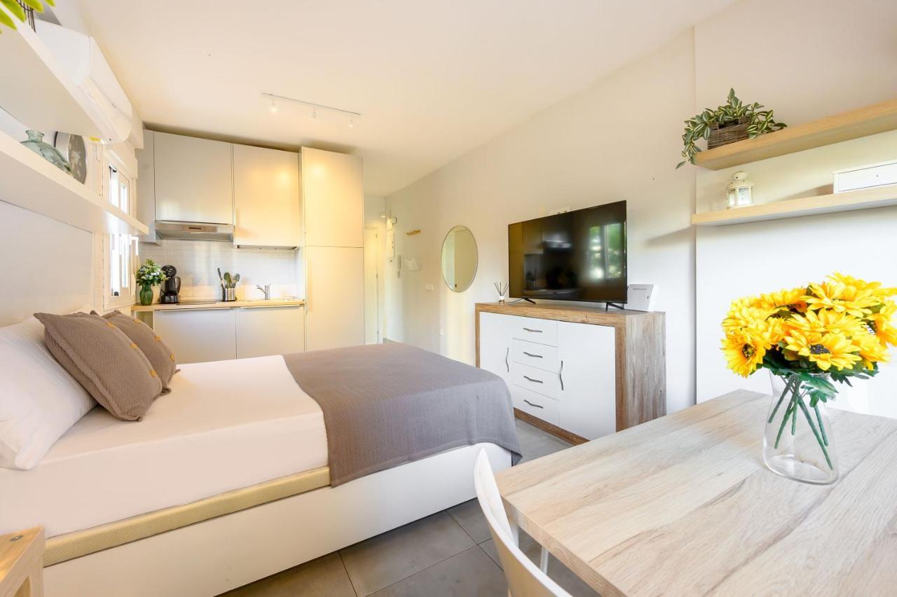 Studio, City Center By 10Tosea Фуeнхирола Екстериор снимка