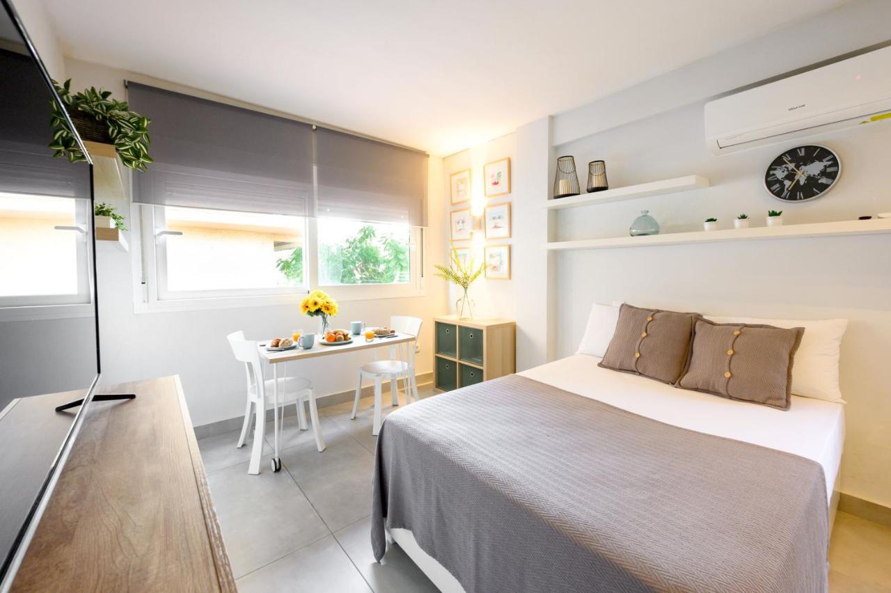 Studio, City Center By 10Tosea Фуeнхирола Екстериор снимка